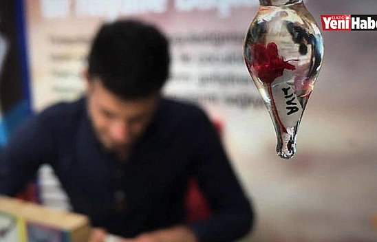 Ekmeğini Pirinç Tanelerinden Kazanıyor