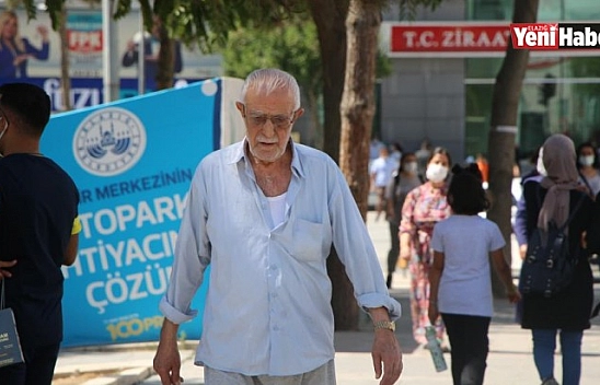 Elazığ'da Maskesiz Vatandaş, Herkesi Maske Takmaya Davet Etti