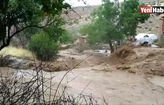 Elazığ'da Sel Nedeniyle Heyelan Meydana Geldi, Yollarda Çökmeler Oluştu