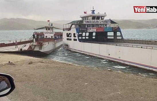 Fırtına Nedeniyle Savrulan Feribotlar Çarpıştı!