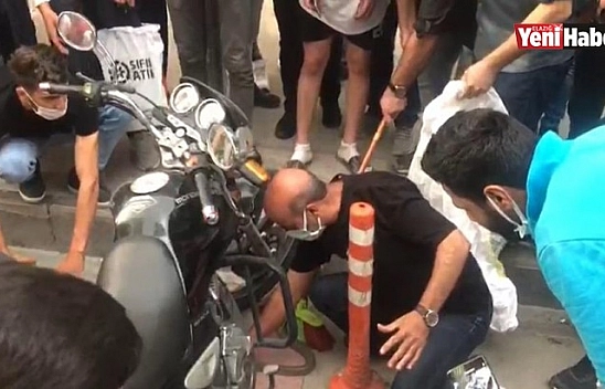 Gazi Caddesinde Yılan Paniği!