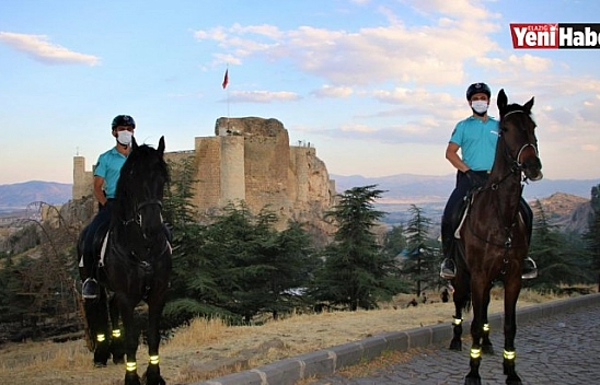 Harput'ta Atlı Jandarma Timlerine Yoğun İlgi