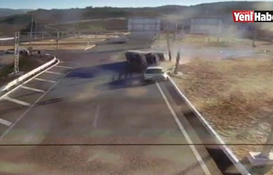 Kamyon İle Otomobilin Çarpışma Anı Güvenlik Kemerasına Yansıdı