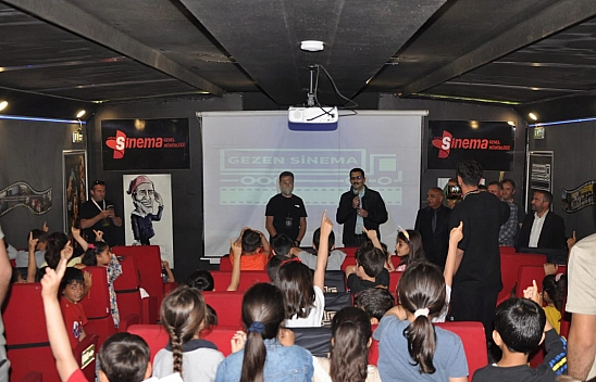 Kaymakam, Çocuklarla Sinema İzledi