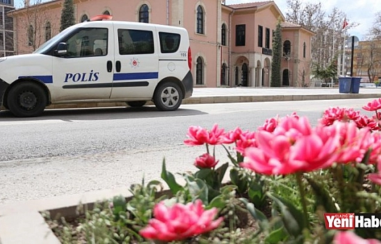 Kısıtlamada Herkes Evde Onlar Görevde!