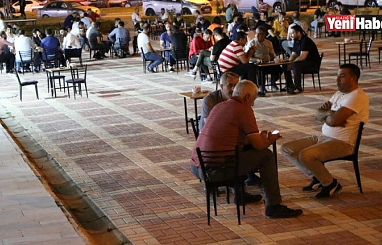 Kısıtlamanın Kalktığı İlk Akşamda Vatandaşlar Sokakları Doldurdu