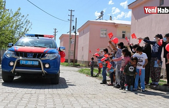 Mehmetçik'ten Köy Çocuklarına Bayram Sürprizi