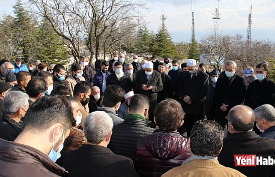 Merhum Nazırlı'nın Kabri Ziyaretçi Akınına Uğradı