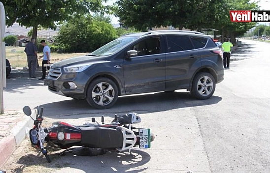 Otomobil İle Motosiklet Çarpıştı 2 Yaralı