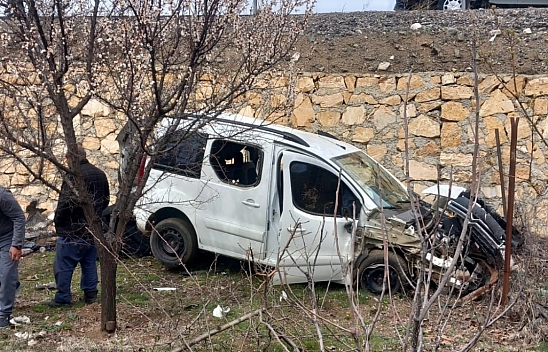 Ticari Araç Şarampole Uçtu