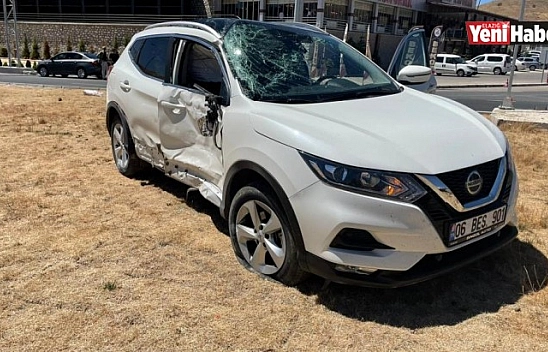 Tır İle Otomobilin Çarpışma Anı Güvenlik Kamerasında