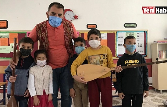 Türk Halk Müziği Çalgılarını Öğrencilere Tanıtıyor