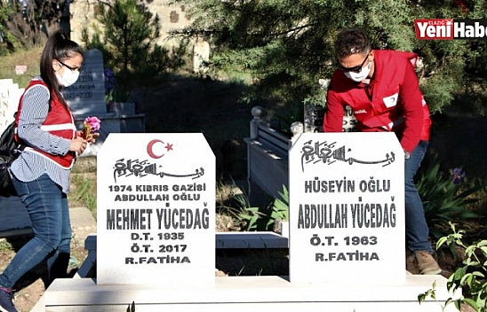 Türk Kızılay'ın 250 Gönüllüsünden Mezarlıklarda Vefa Hizmeti