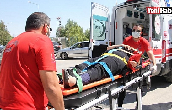 Yolun Karşısına Geçen Anne ve Kızına Otomobil Çarptı!