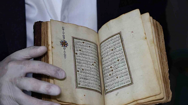 200 yıllık altın tezhipli Kur'an-ı Kerim'i Cumhurbaşkanı'na hediye etmek istiyor