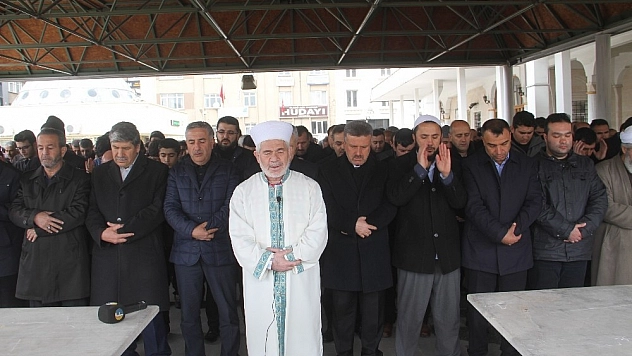 Yeni Zelanda'da hayatını kaybeden Müslümanlar için gıyabi namazı kılındı