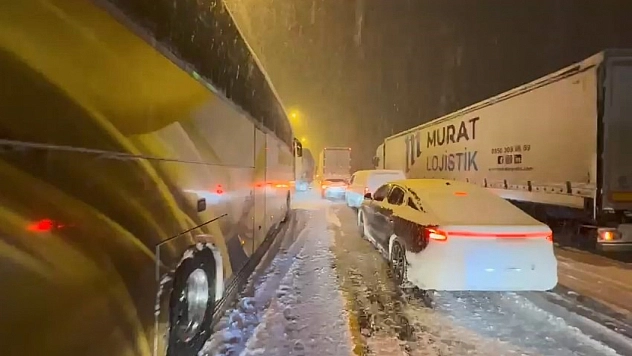 Elazığ'da Araçlar Yollarda Mahsur Kaldı