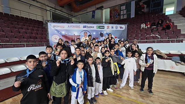 Elazığlı Sporculara Madalya Yağdı