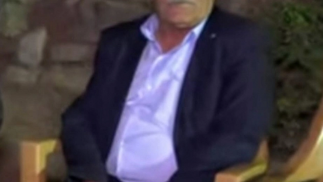 Hakkarili eski muhtar uçakta kalp krizi geçirdi