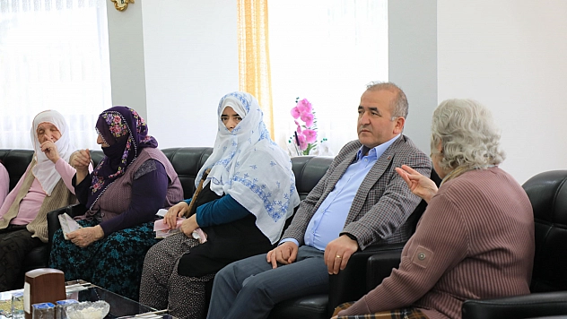 Hatipoğlu Çiftinden Huzurevi Ziyareti