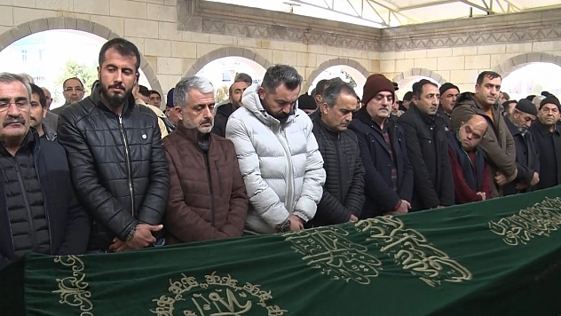 Öldürülen Genç Toprağa Verildi