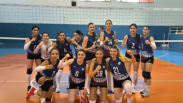 Kadın Voleybolcular Fırtına Gibi!