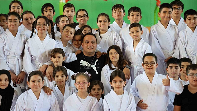 Elazığlı Polisten Örnek Davranış