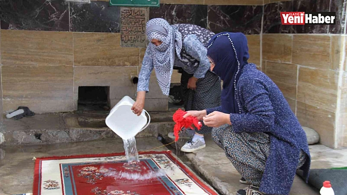 Tarihi Çeşmede Bayram Temizliği