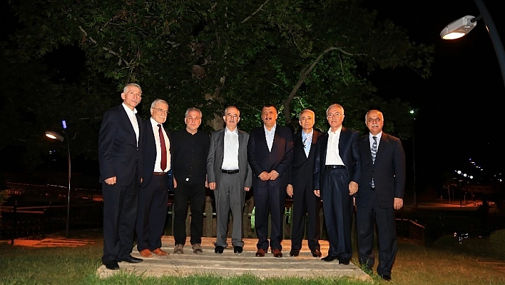 Başkan Gürkan sempozyum konukları ile bir araya geldi 