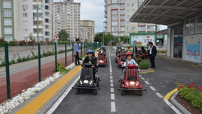 Öğrenciler Trafik Haftasını trafik parkında kutladı 