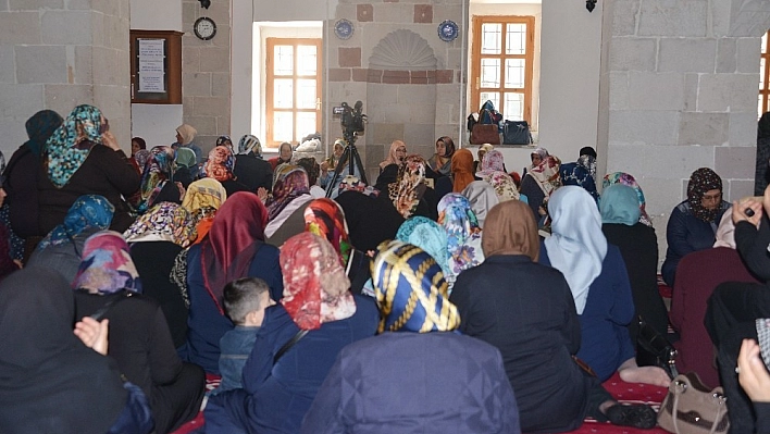 Kadın Meclisi şehitler için hatim programı düzenledi 