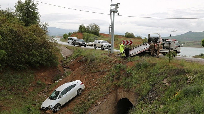 Tunceli'de otomobil şarampole uçtu: 5 yaralı 