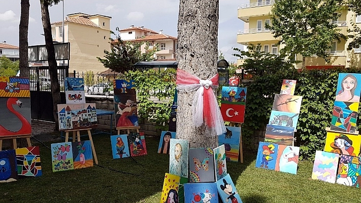 Öğrencilerden yıl sonu sergisi 