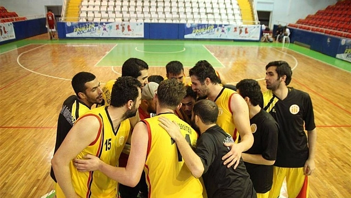 İnönü Üniversitesi ÜNİLİG basketbolda 3. oldu 