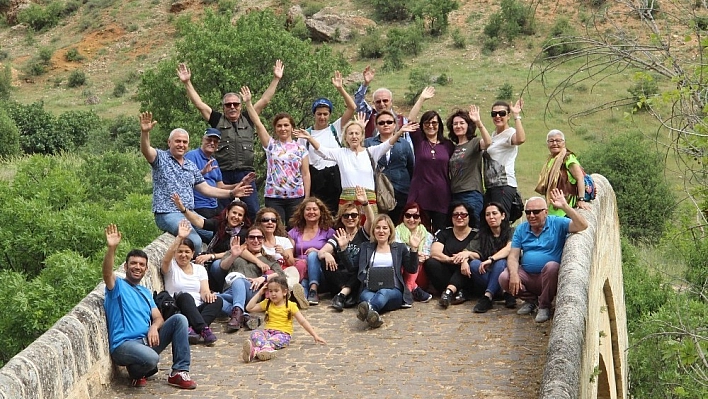 Antalya'dan gelip, Çemişgezek'i gezdiler 