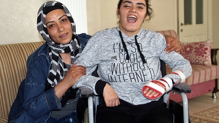 21 Yaşındaki Melisa Tedavisi İçin Yardım Bekliyor