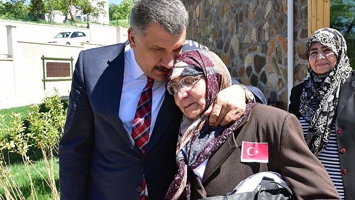 Gürkan'dan Anneler Günü mesajı 