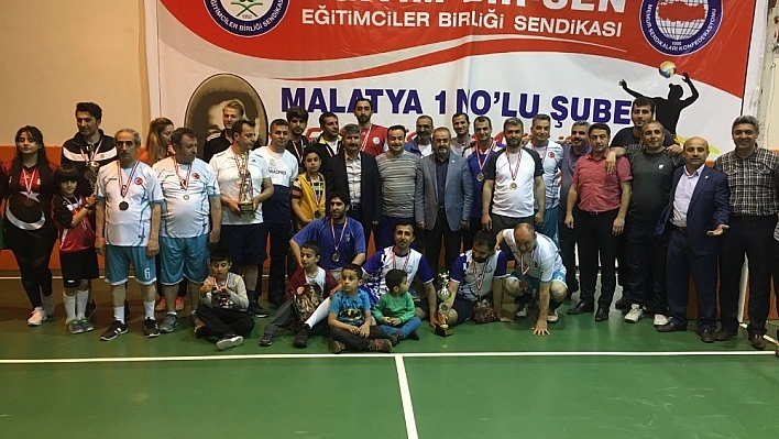 Mehmet Akif İnan Voleybol turnuvası tamamlandı 
