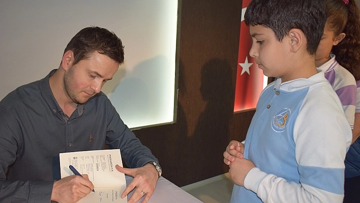 Yazar olacak çocuklar Gülbent'i ağırladı 