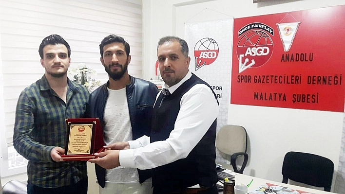 Malatya ASGD'den golcü Bekir Yardım'a plaket 