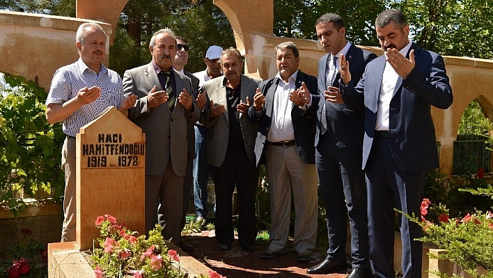 MHP adayı Fendoğlu'nun ilk ziyareti şehit amcasının mezarı oldu 