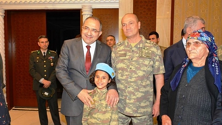 Şehit aileleri ve gaziler onuruna iftar yemeği verildi 
