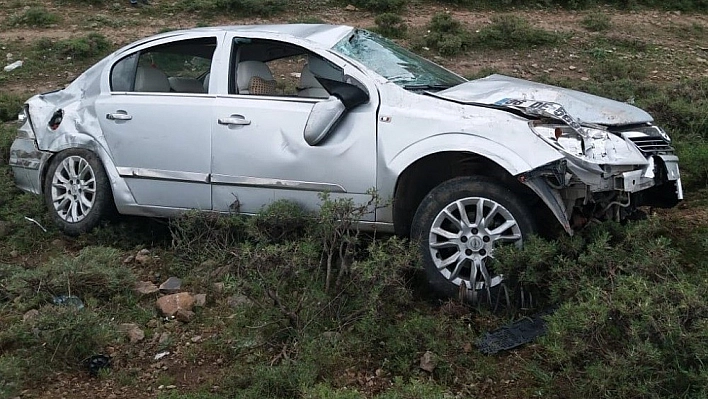 Otomobil şarampole yuvarlandı 