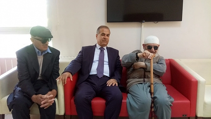 Malatya'da görme engelliler için 92 adet ücretsiz cihaz dağıtıldı. 