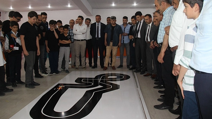 Elazığ'da Robotlar Yarıştı