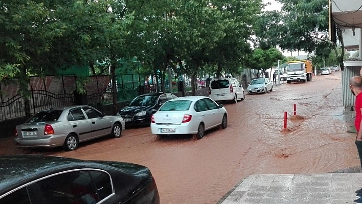 Kovancılar'da sağanak etkili oldu 