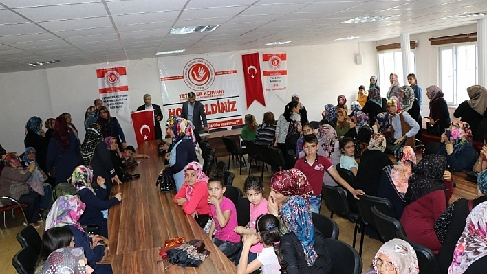 Yetimlere gıda paketi yardımı 