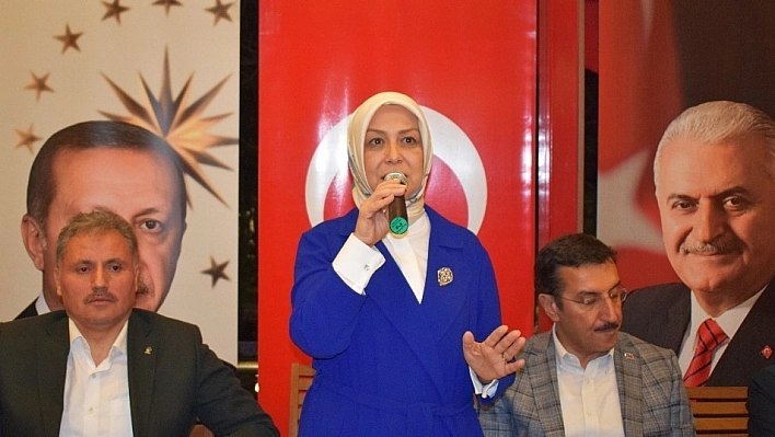 AK Partili adaylar basın ile sahurda bir araya geldi 