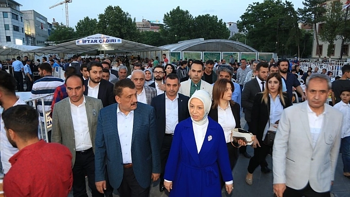 Çalık iftarını halkla birlikte açtı 