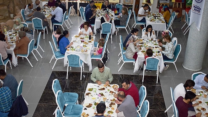 Yeni Hamle Eğitim Kurumlarından geleneksel iftar programı 